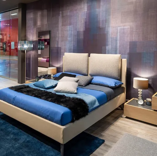 Letto matrimoniale M2208 in tessuto con testiera di Moretti Compact