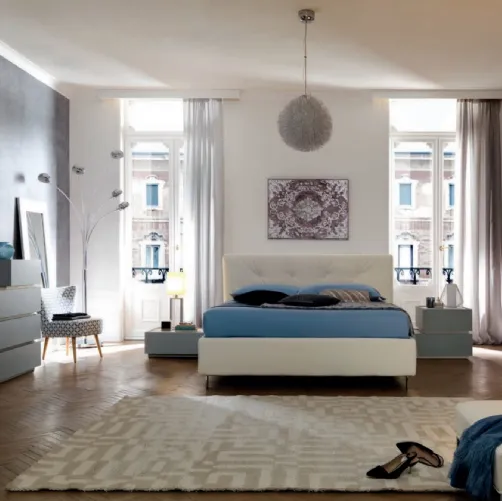 Letto in ecopelle NC101 con testiera trapuntata di Moretti Compact