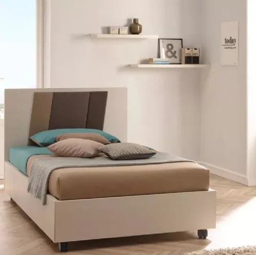 Letto comodo a una piazza e mezza in melaminico Betulla con testiera in tessuto SC121 di Moretti Compact