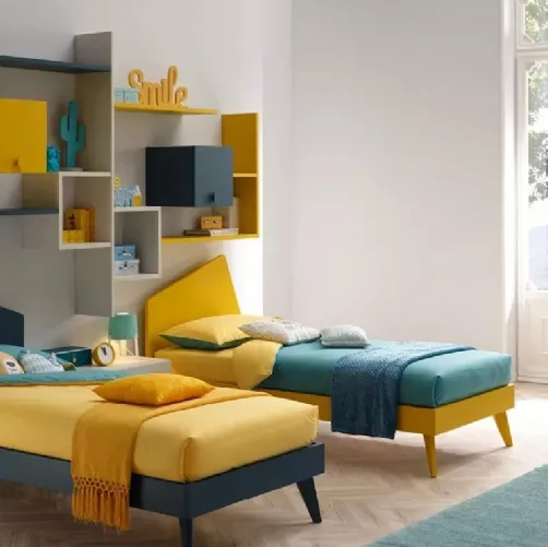 Letto singolo con testiera Iceberg in laccato opaco Pavone e Senape SC101 di Moretti Compact