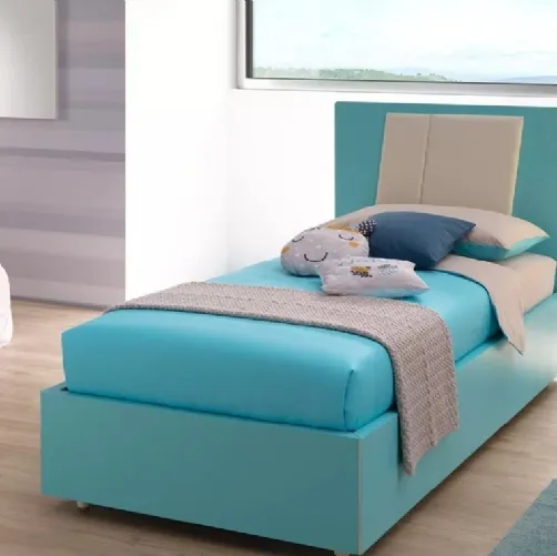 Letto con testiera SC115 in laccato Cielo con testiera Plane Ray con inserto in ecopelle di Moretti Compact