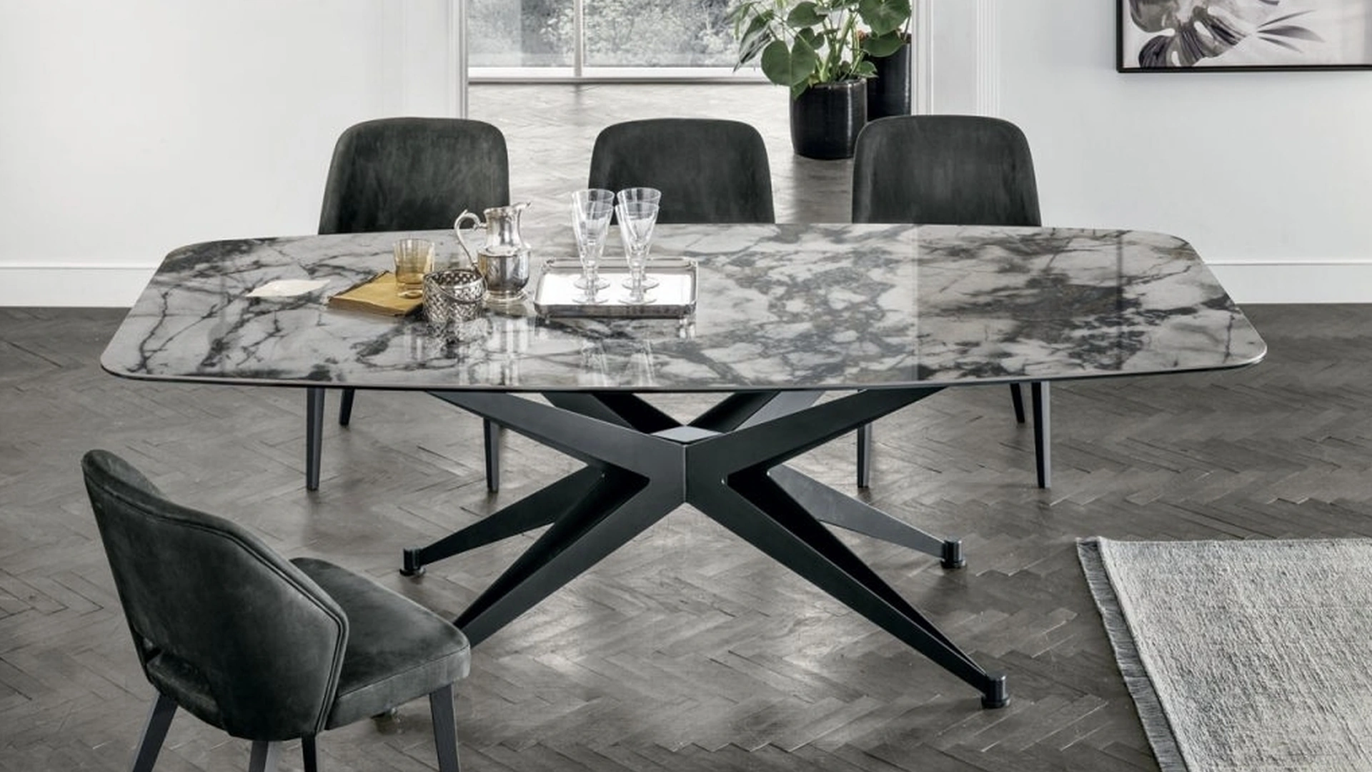 Tavolo Halley con piano in gres e base in metallo laccato antracite di Tomasella