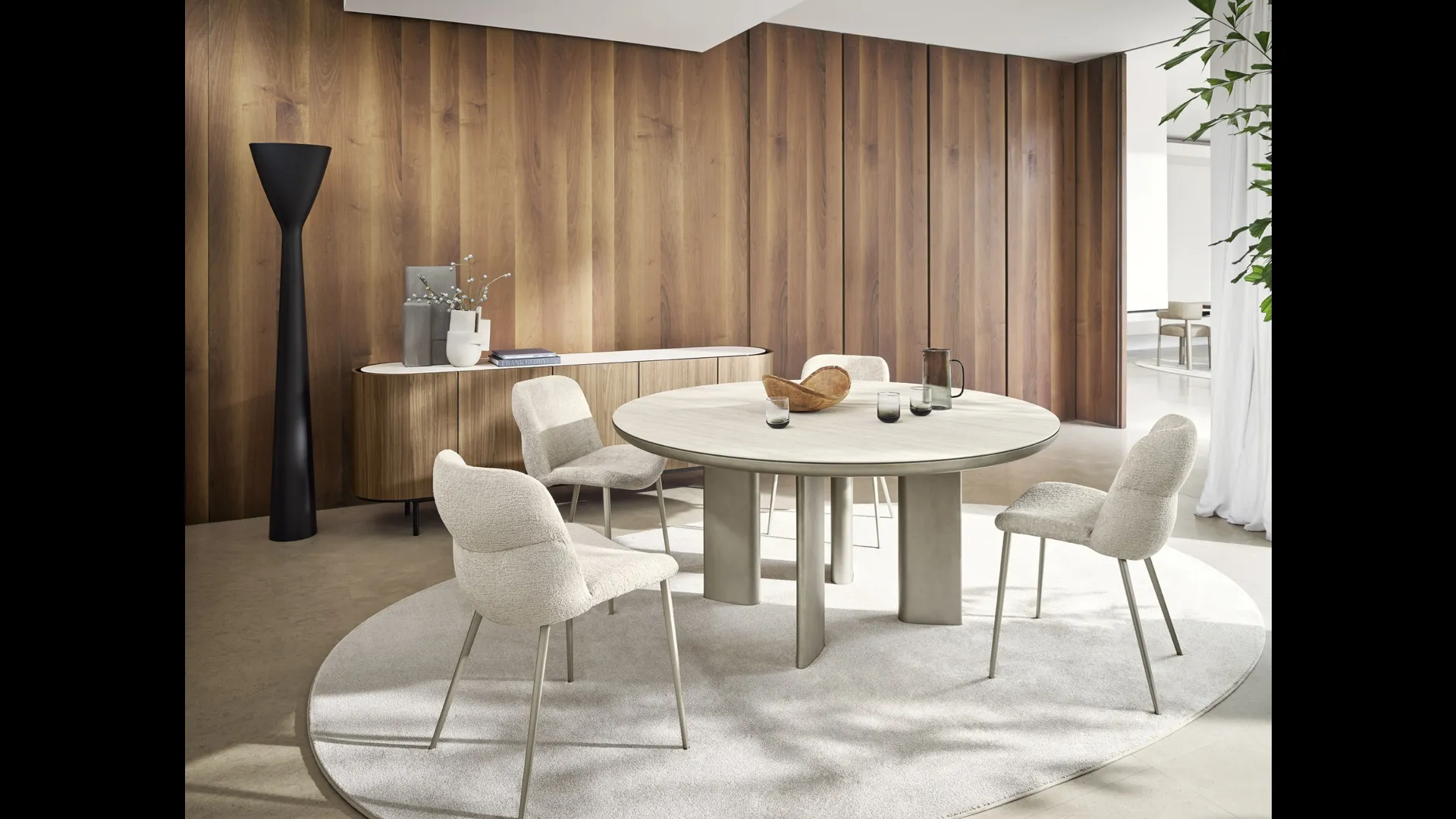 Tavolo Sandy rotondo con piano in legno di Calligaris