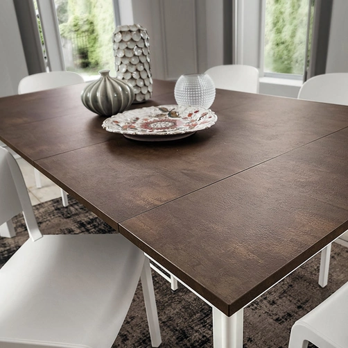 Tavolo consolle allungabile Steave con top in HPL e gambe in alluminio di La Primavera