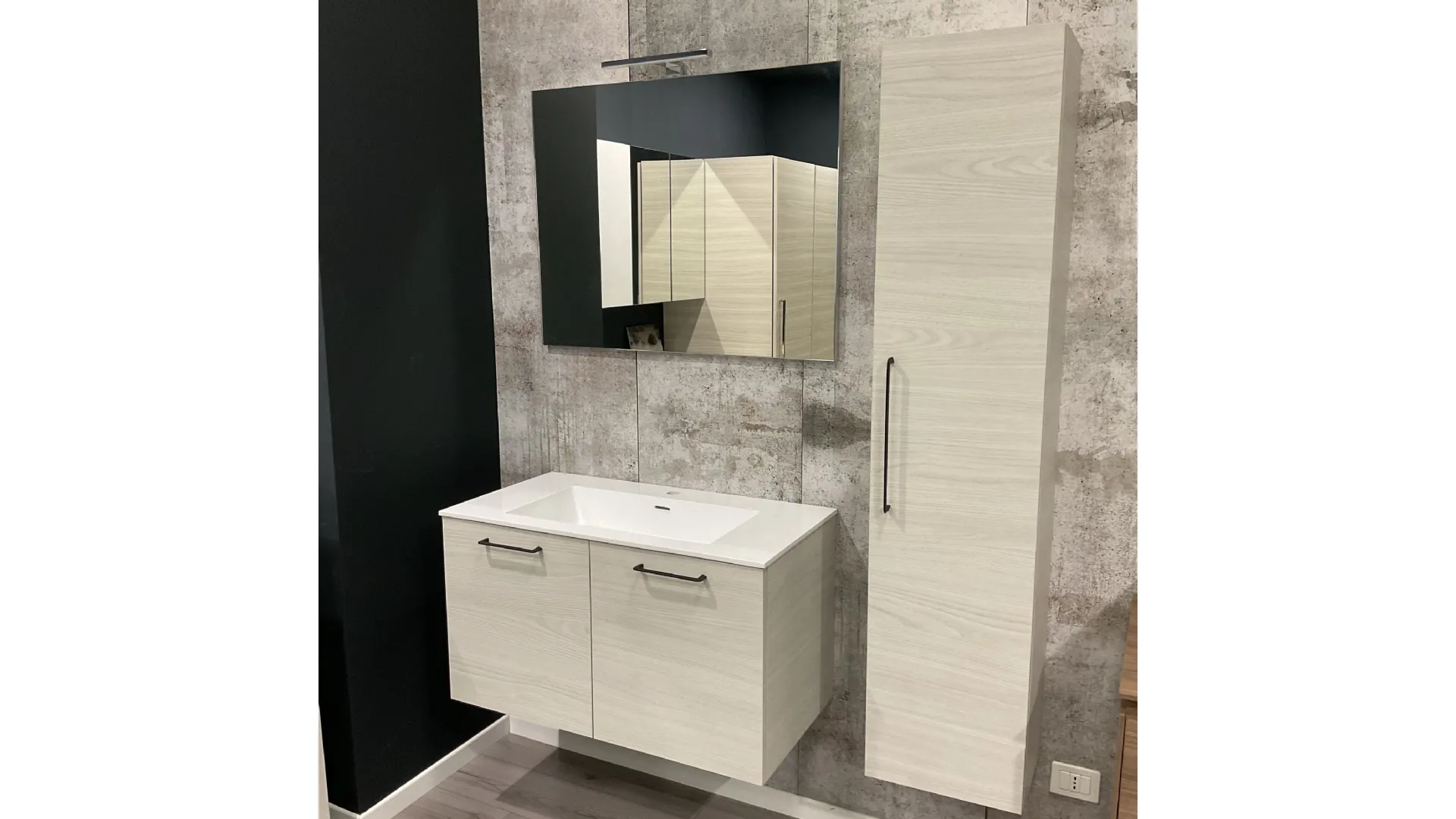 Bagno con piano in Tecnoril