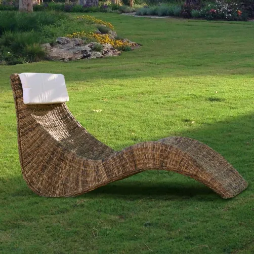 Sdraio di design Chaise Lounge finitura intreccio di Banano naturale con cuscino in tessuto di La Seggiola